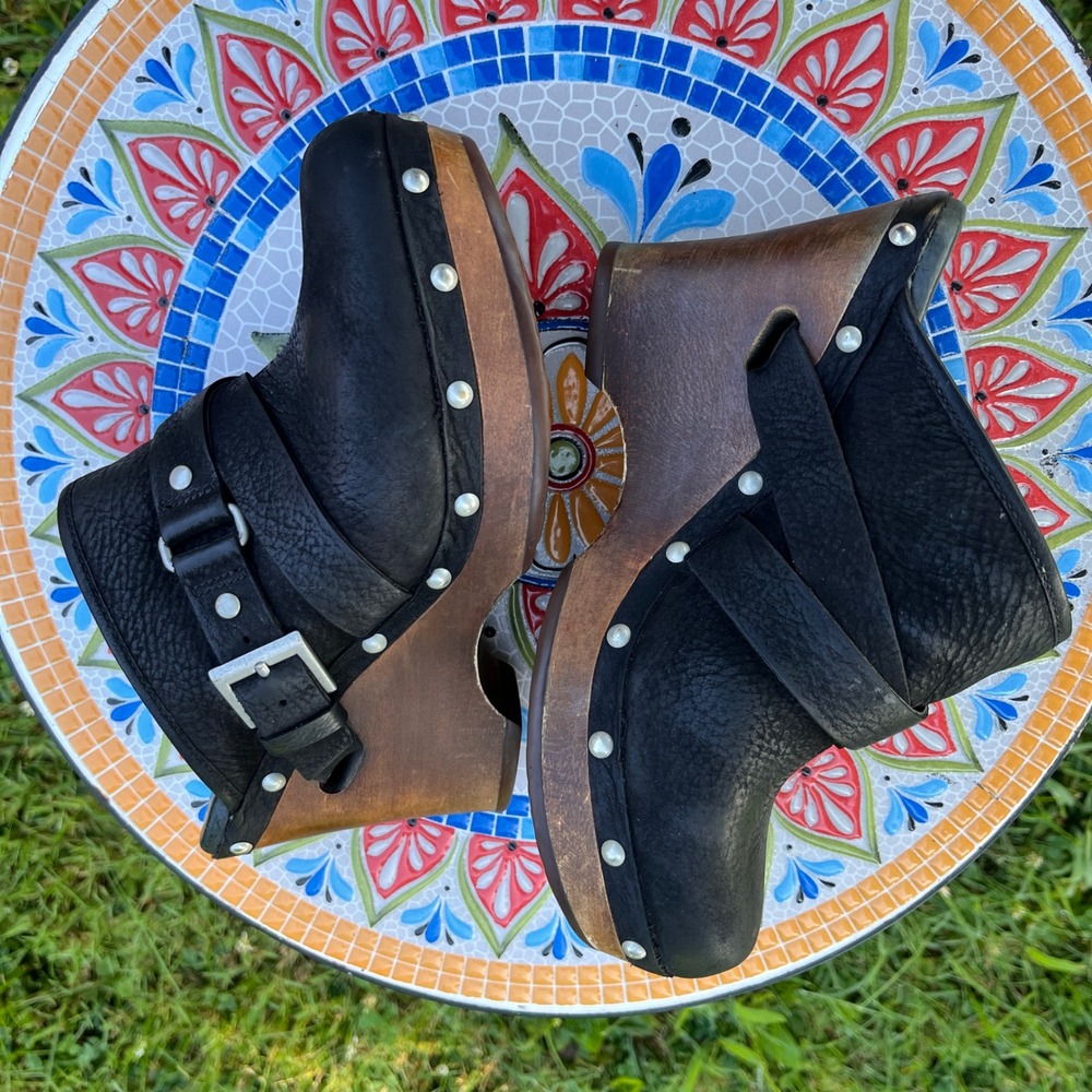 UGG Jolene Women's Size 7 Black Leather Studded Wooden Wedge Clogs 1001315 Retro - Picture 6 of 9